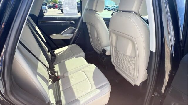 2019 Audi Q3 quattro S line Prem Plus 45 TFSI Image 7