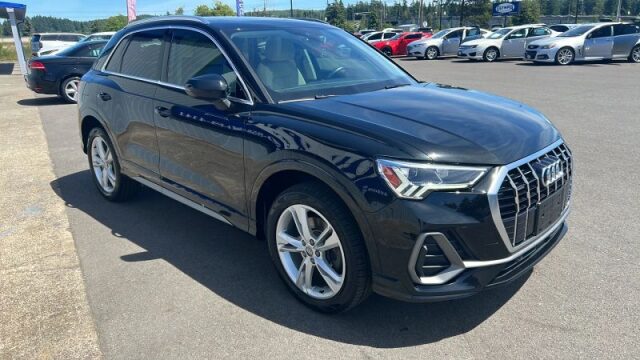 2019 Audi Q3 quattro S line Prem Plus 45 TFSI Image 4