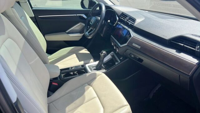 2019 Audi Q3 quattro S line Prem Plus 45 TFSI Image 6
