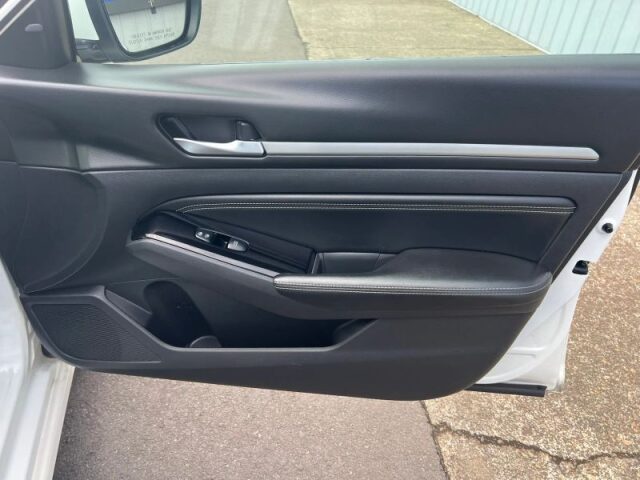 2020 Nissan Altima 2.5 SV Image 9