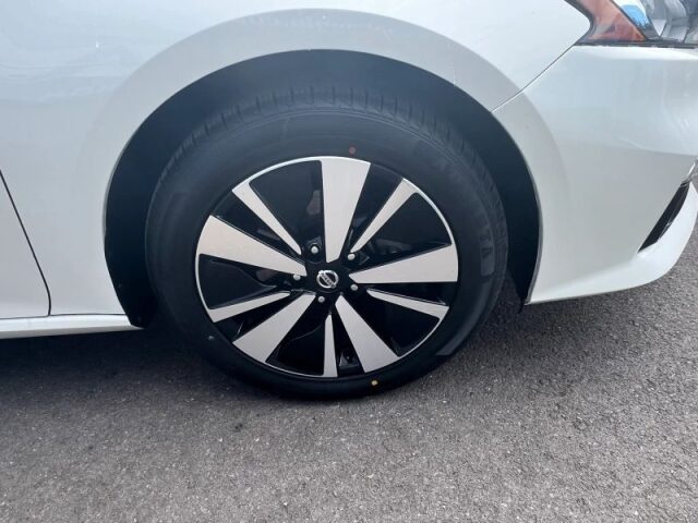 2020 Nissan Altima 2.5 SV Image 6