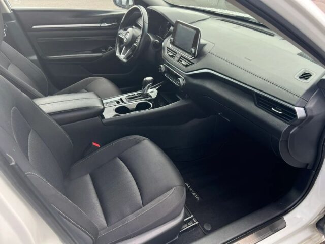 2020 Nissan Altima 2.5 SV Image 8