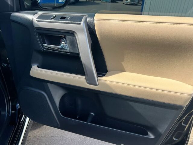 2015 Toyota 4Runner Limited Image 9