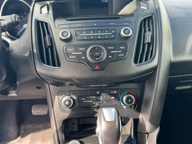 2016 Ford Focus SE Image 26