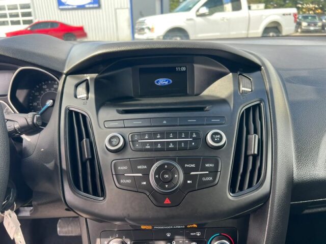 2016 Ford Focus SE Image 27