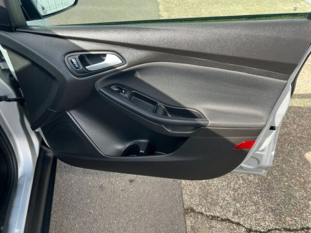 2016 Ford Focus SE Image 10