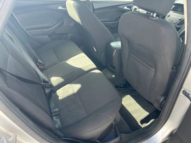 2016 Ford Focus SE Image 11